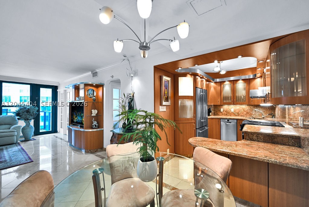 THE ALEXANDER CONDO - Residential