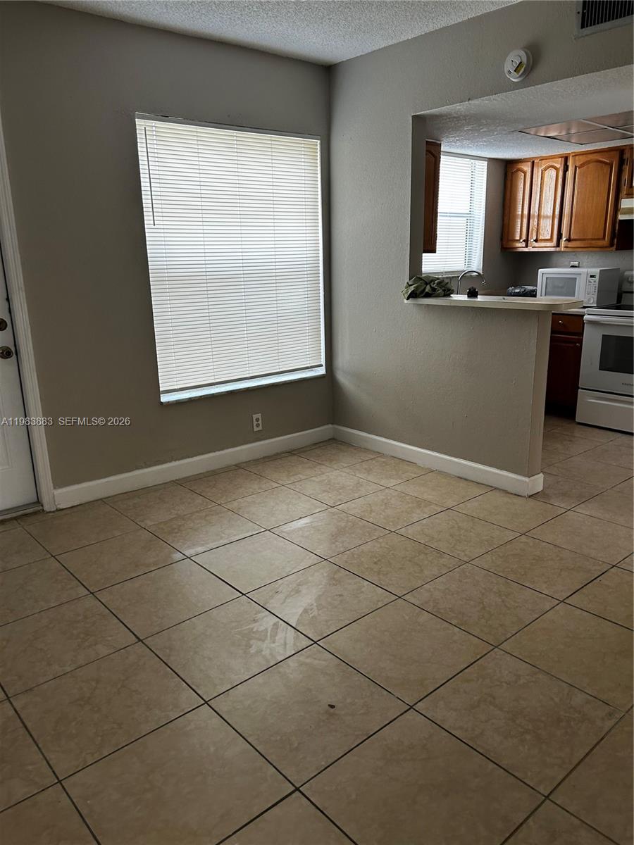 TAM O SHANTER VILLAS SEC - Residential