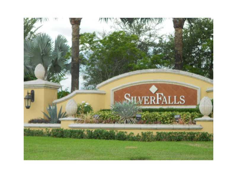 BACK ON THE MARKET. SINGLE FAMILY HOME IN "SILVER FALLS" A RESORT STYLE COMMUNITY.  LARGE HOME WITH MASTER ON FIRST FLOOR. FAMILY ROOM WITH BREAKFAST NOOK. SECOND FLOOR WITH A SECOND LARGE FAMILY ROOM. STAINLESS STEEL APPLIANCES AND GRANITE COUNTER. SEPAR ATE LAUNDRY ROOM.  CORNER LOT WITH VIEW TO THE LAKE. OWNER MOTIVATED. REALTORS PLEASE REVIEW REQUIREMENTS ON THE ATTACHMENTS.