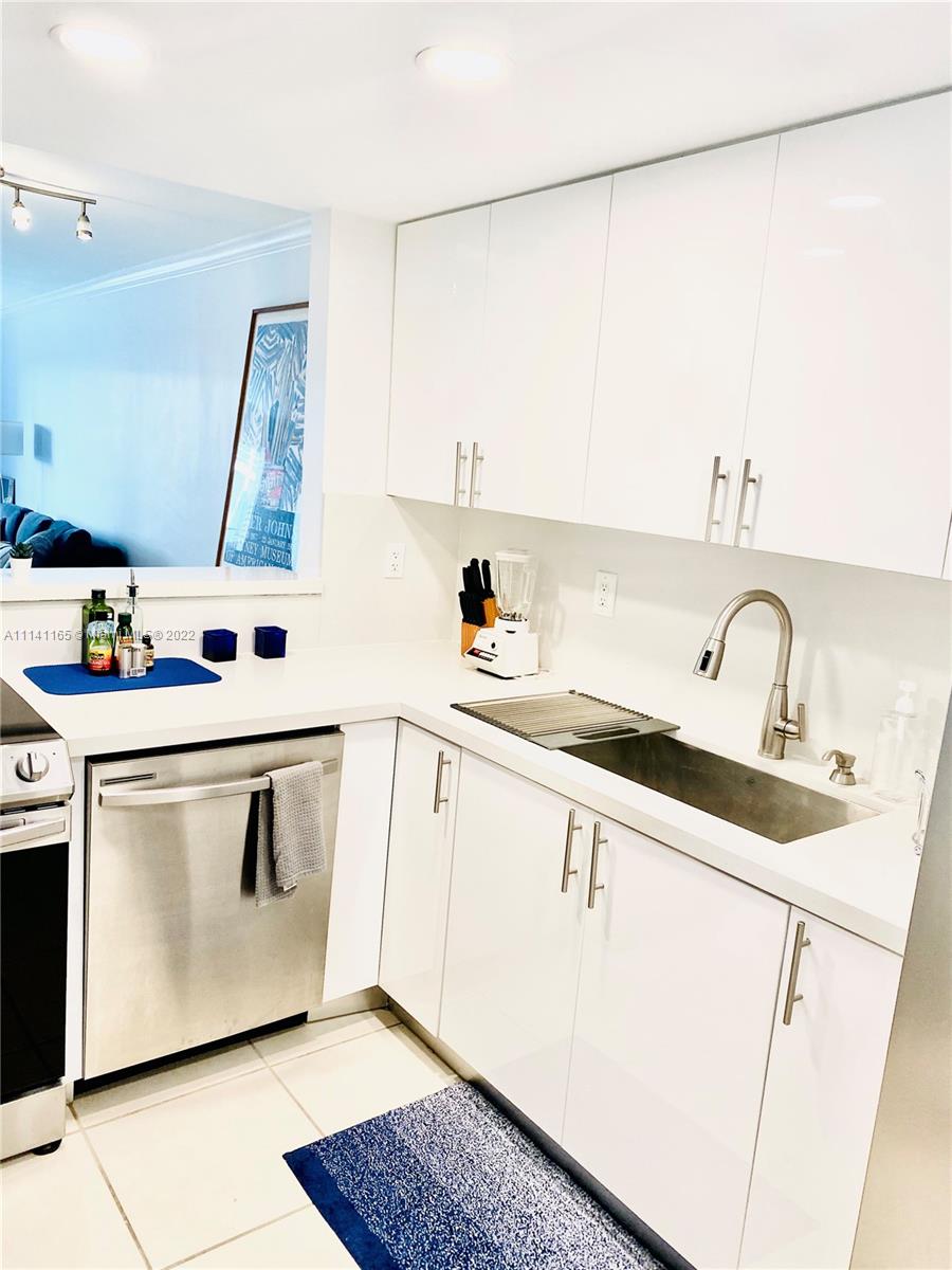KEY BISCAYNE VI CONDO - Residential Lease