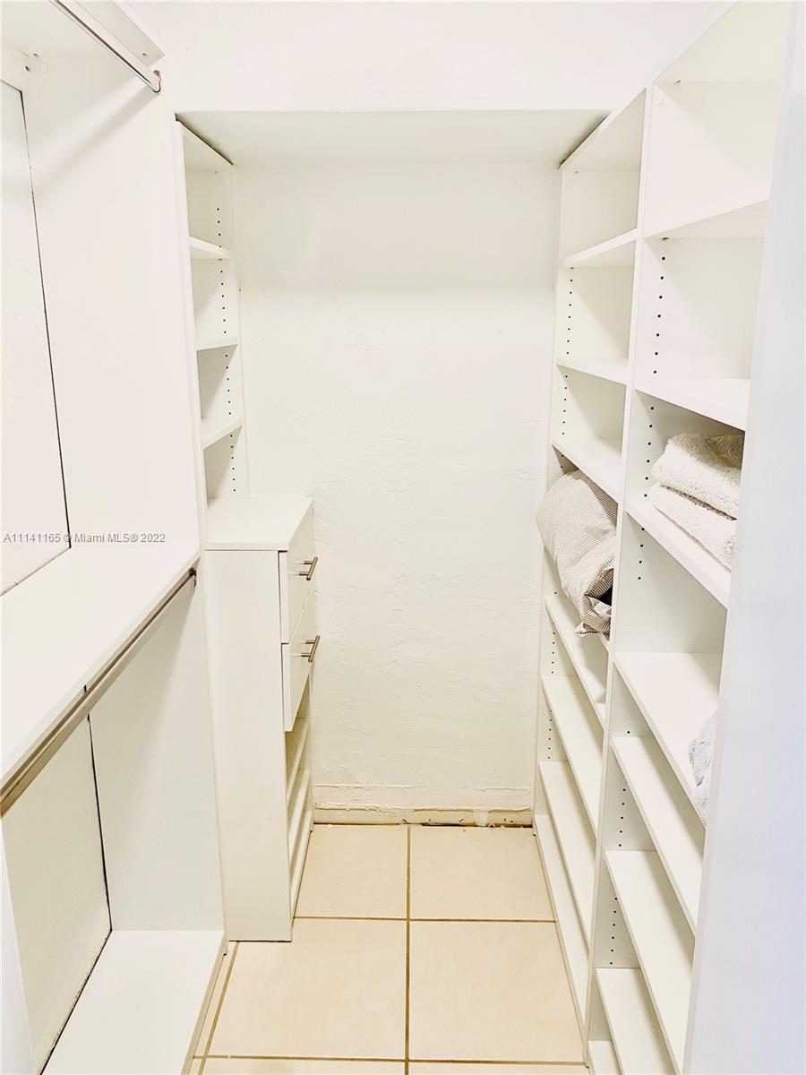 KEY BISCAYNE VI CONDO - Residential Lease