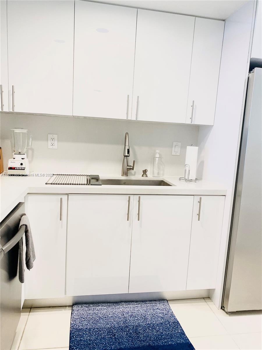 KEY BISCAYNE VI CONDO - Residential Lease