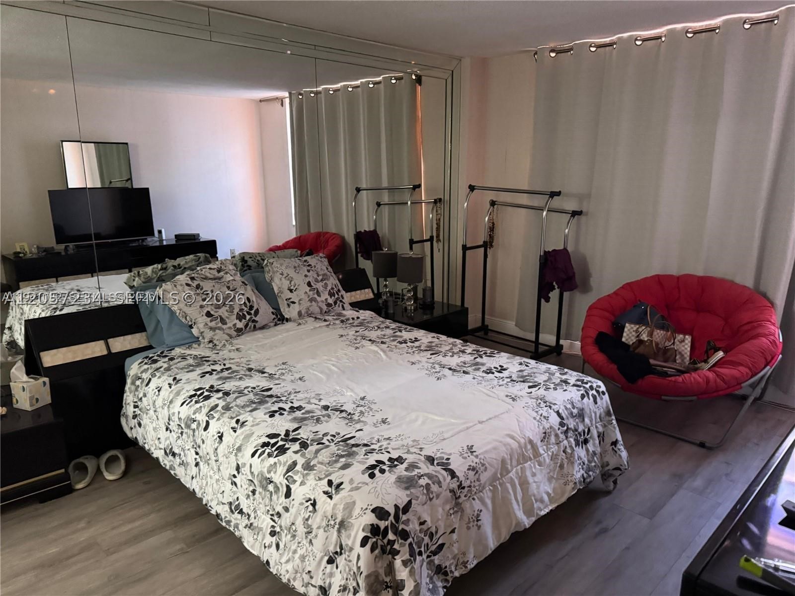 COMMODORE PLAZA CONDO - Residential