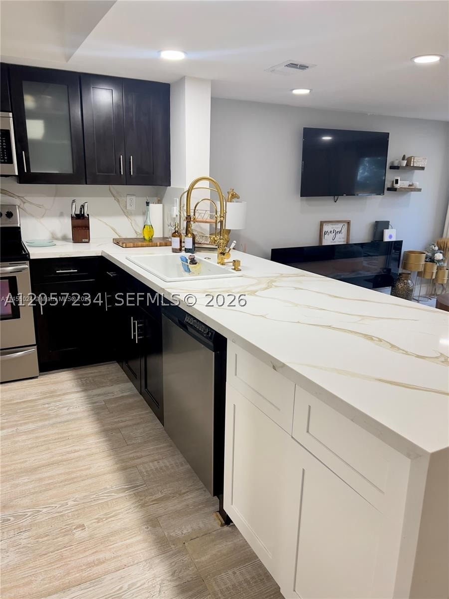 COMMODORE PLAZA CONDO - Residential