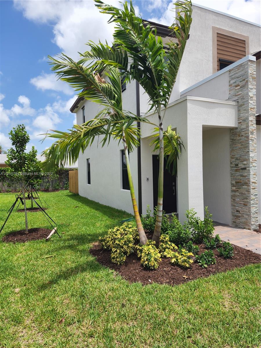 VIA VENTURA NEIGHBORHOOD - Residential Lease