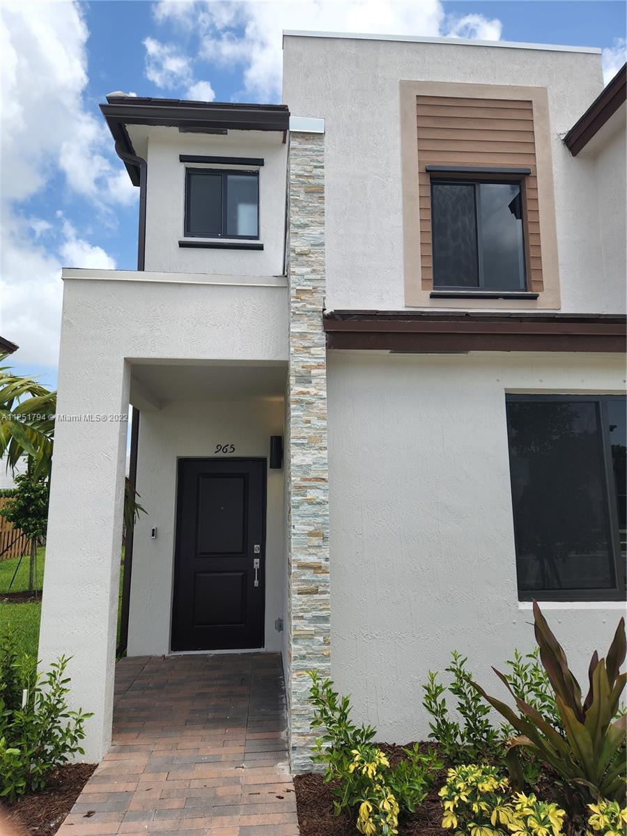 VIA VENTURA NEIGHBORHOOD - Residential Lease