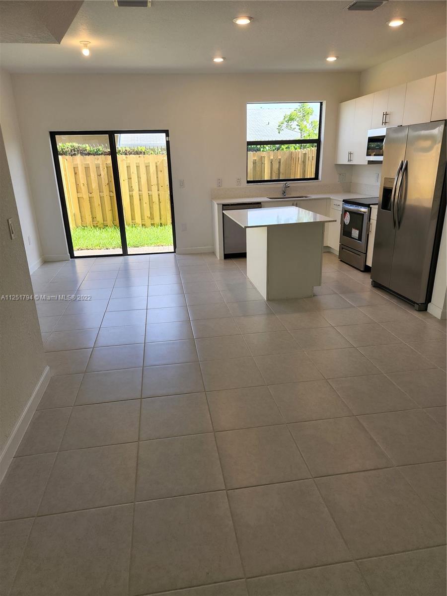 VIA VENTURA NEIGHBORHOOD - Residential Lease