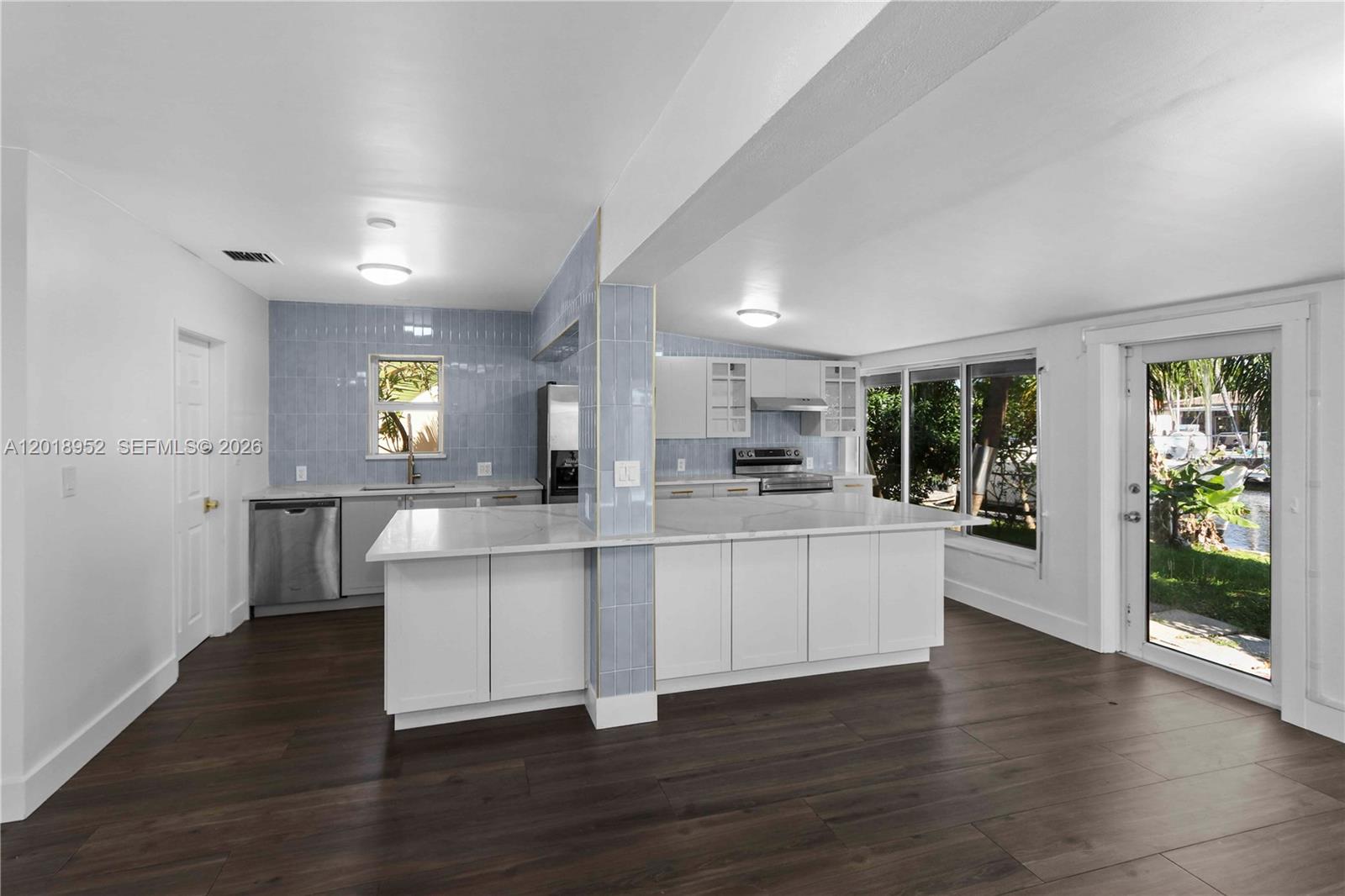 SOUTH NEW RIVER ISLES SEC - Residential
