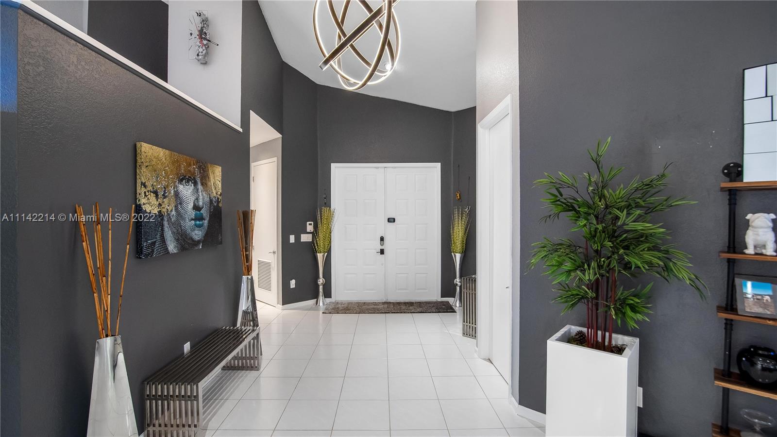 HOLLYWOOD LAKES COUNTRY C - Residential