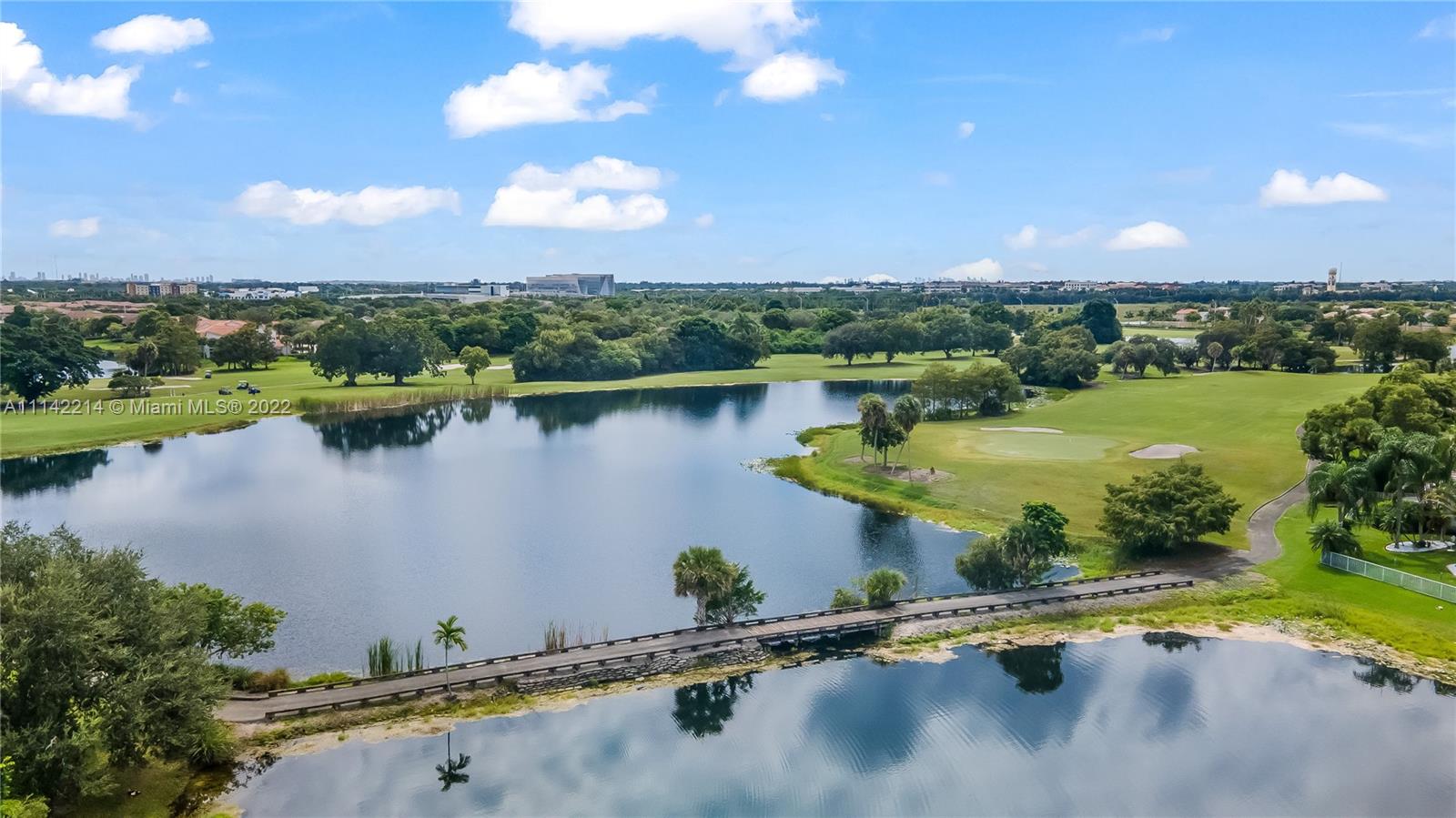 HOLLYWOOD LAKES COUNTRY C - Residential
