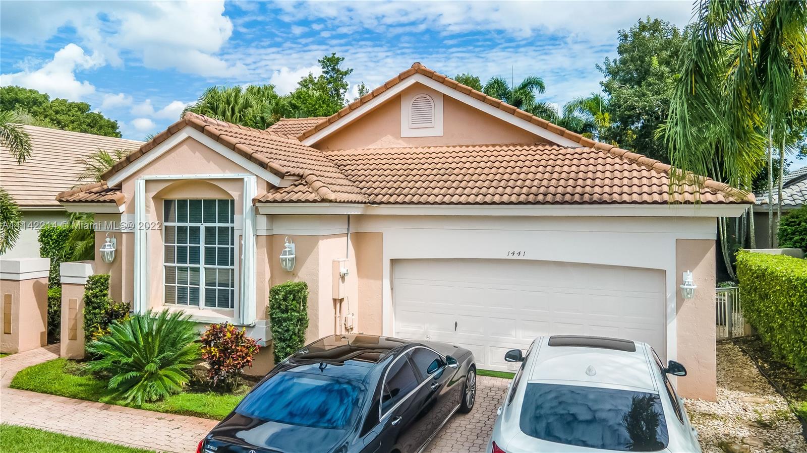 HOLLYWOOD LAKES COUNTRY C - Residential