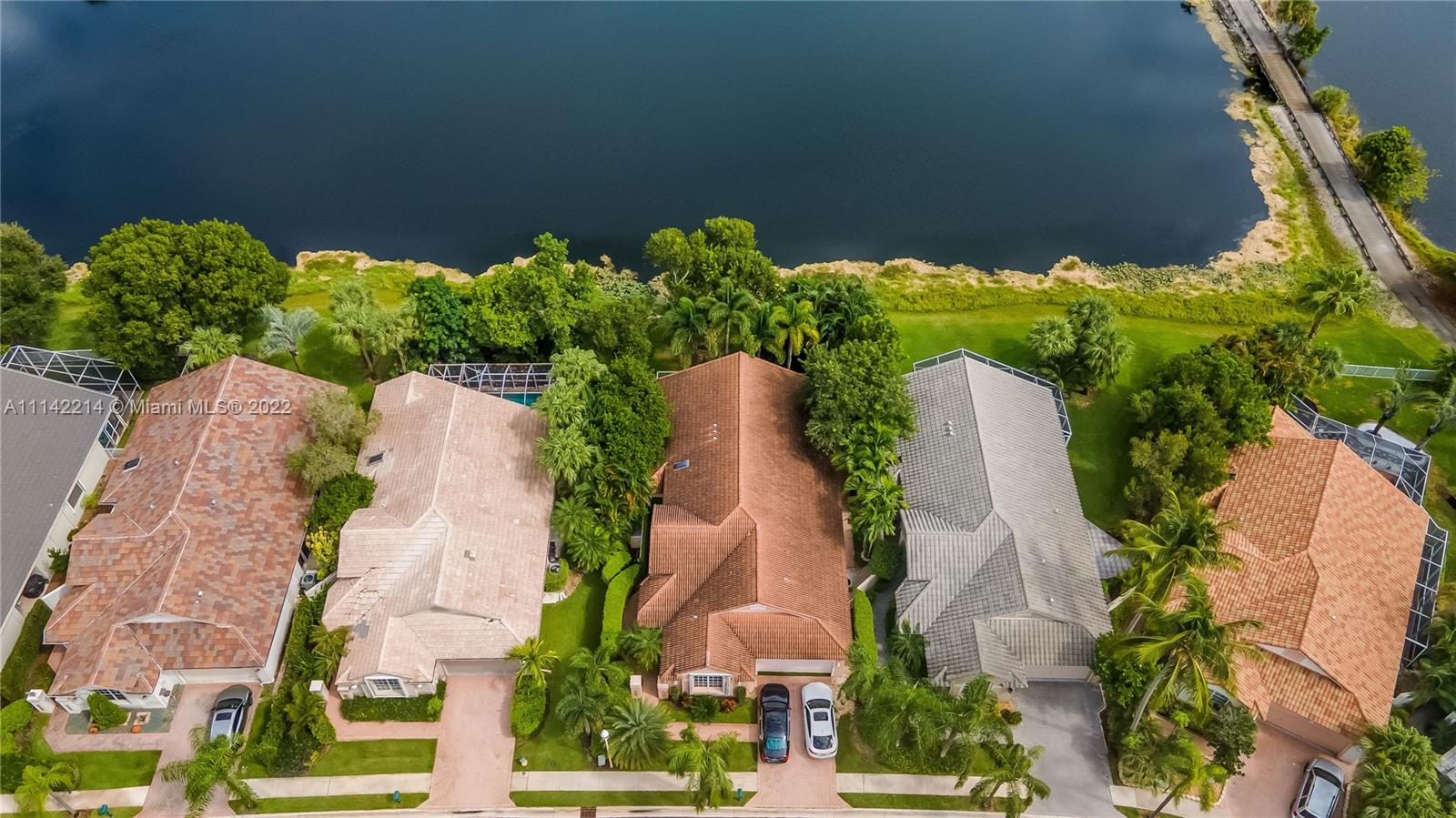 HOLLYWOOD LAKES COUNTRY C - Residential
