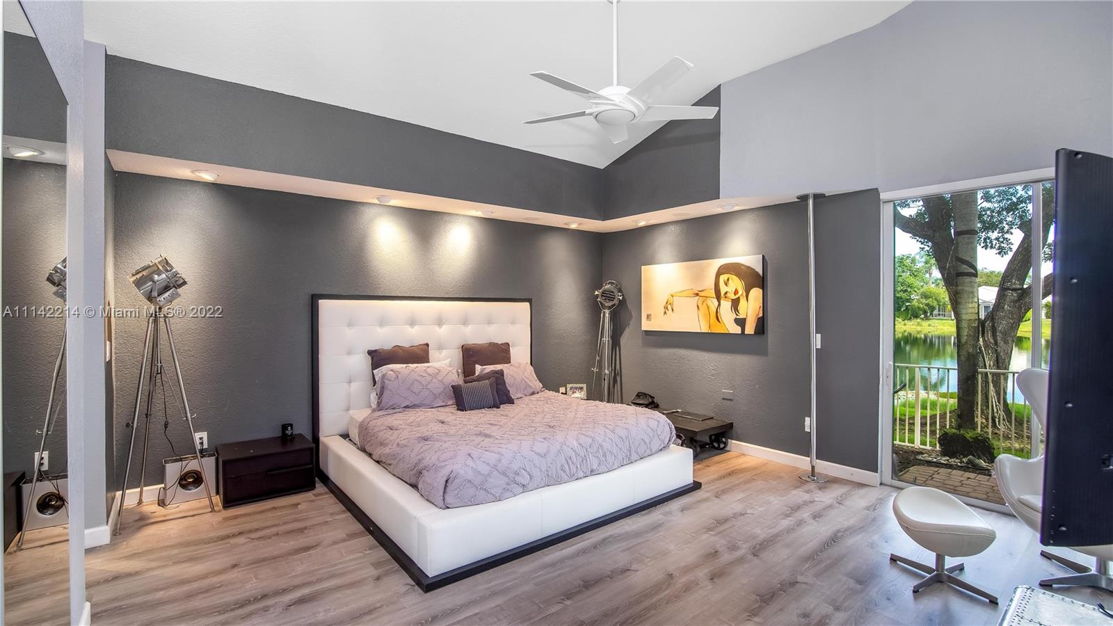 HOLLYWOOD LAKES COUNTRY C - Residential