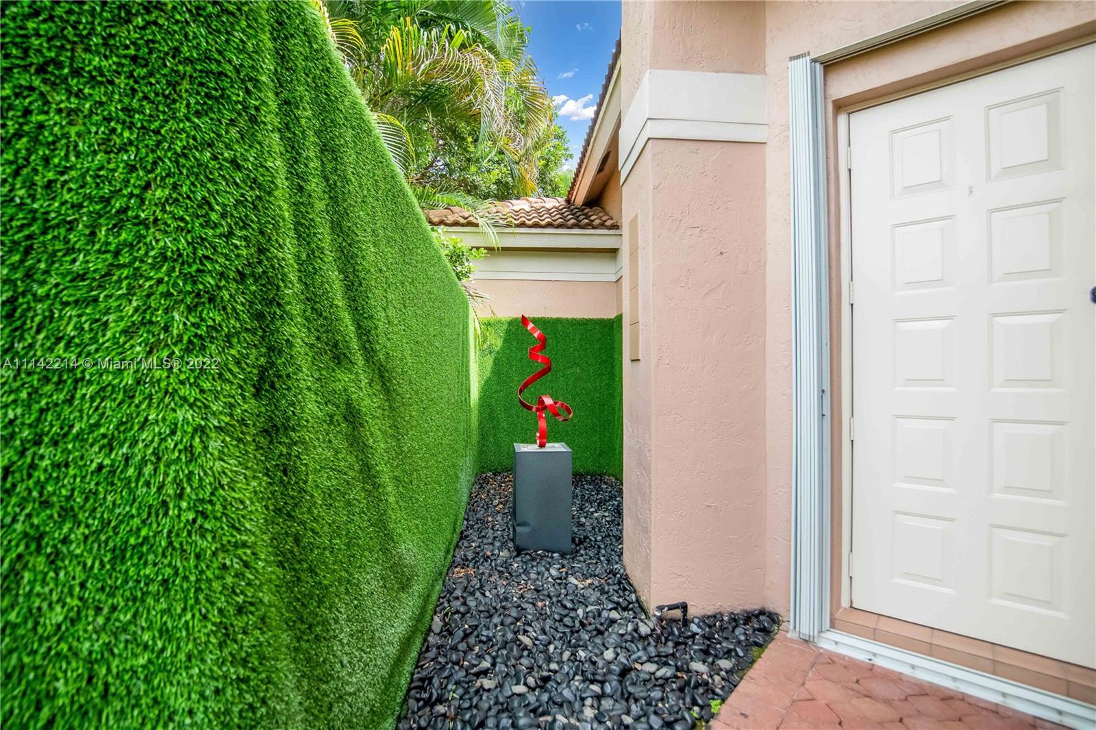 HOLLYWOOD LAKES COUNTRY C - Residential
