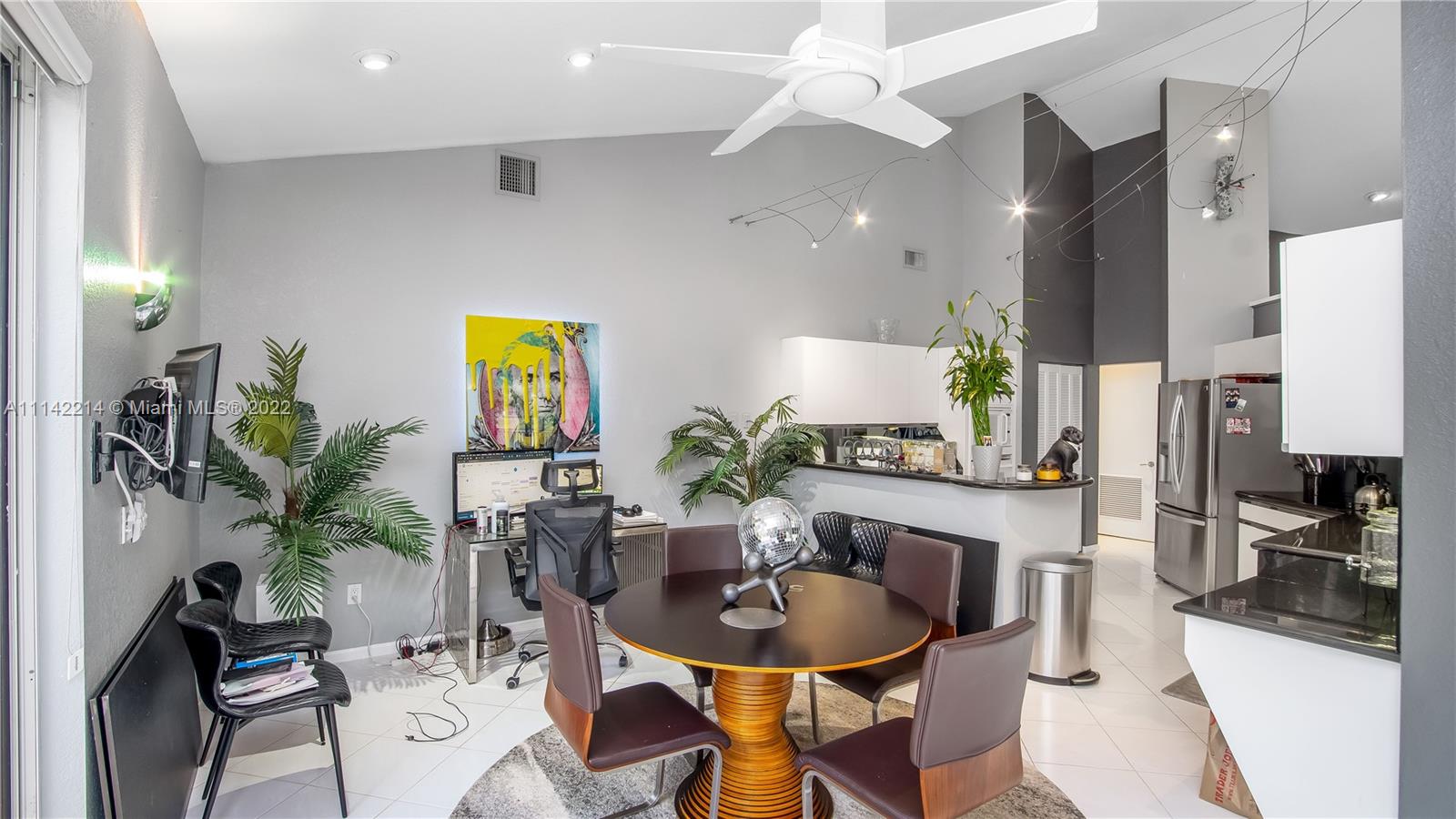 HOLLYWOOD LAKES COUNTRY C - Residential