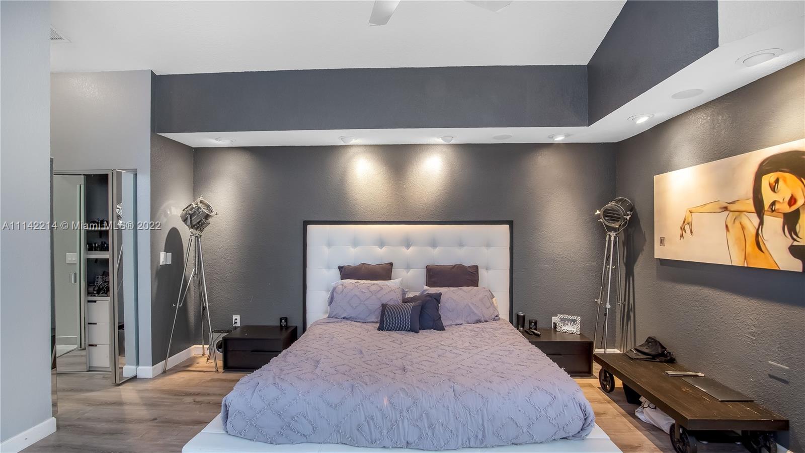 HOLLYWOOD LAKES COUNTRY C - Residential