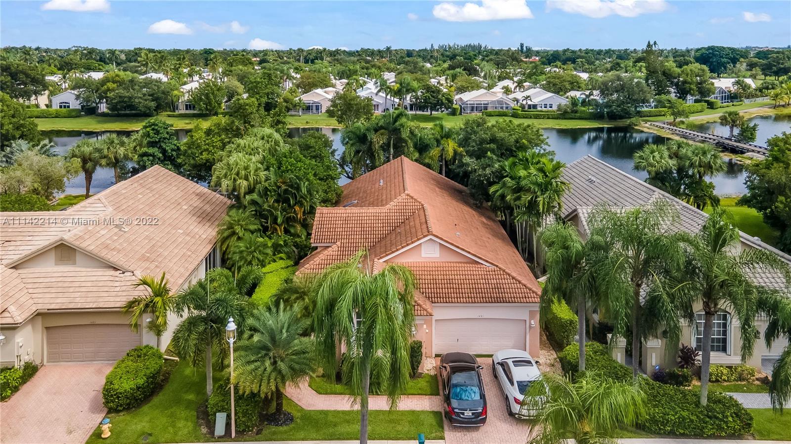 HOLLYWOOD LAKES COUNTRY C - Residential