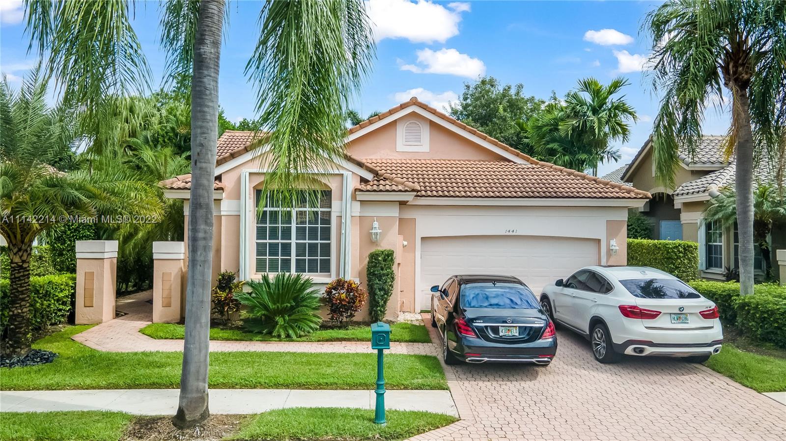 HOLLYWOOD LAKES COUNTRY C - Residential