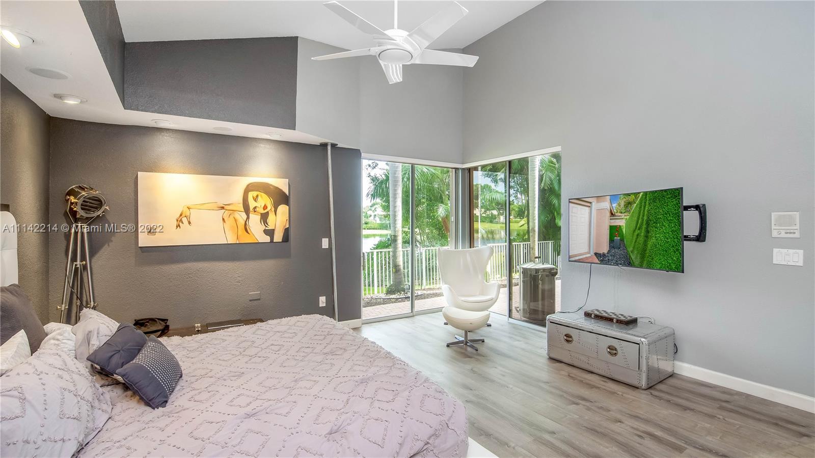 HOLLYWOOD LAKES COUNTRY C - Residential