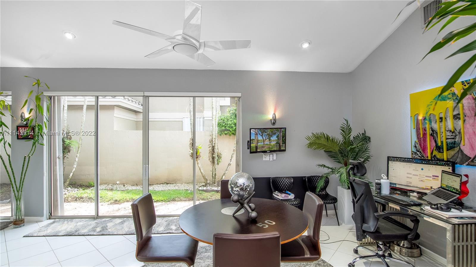 HOLLYWOOD LAKES COUNTRY C - Residential
