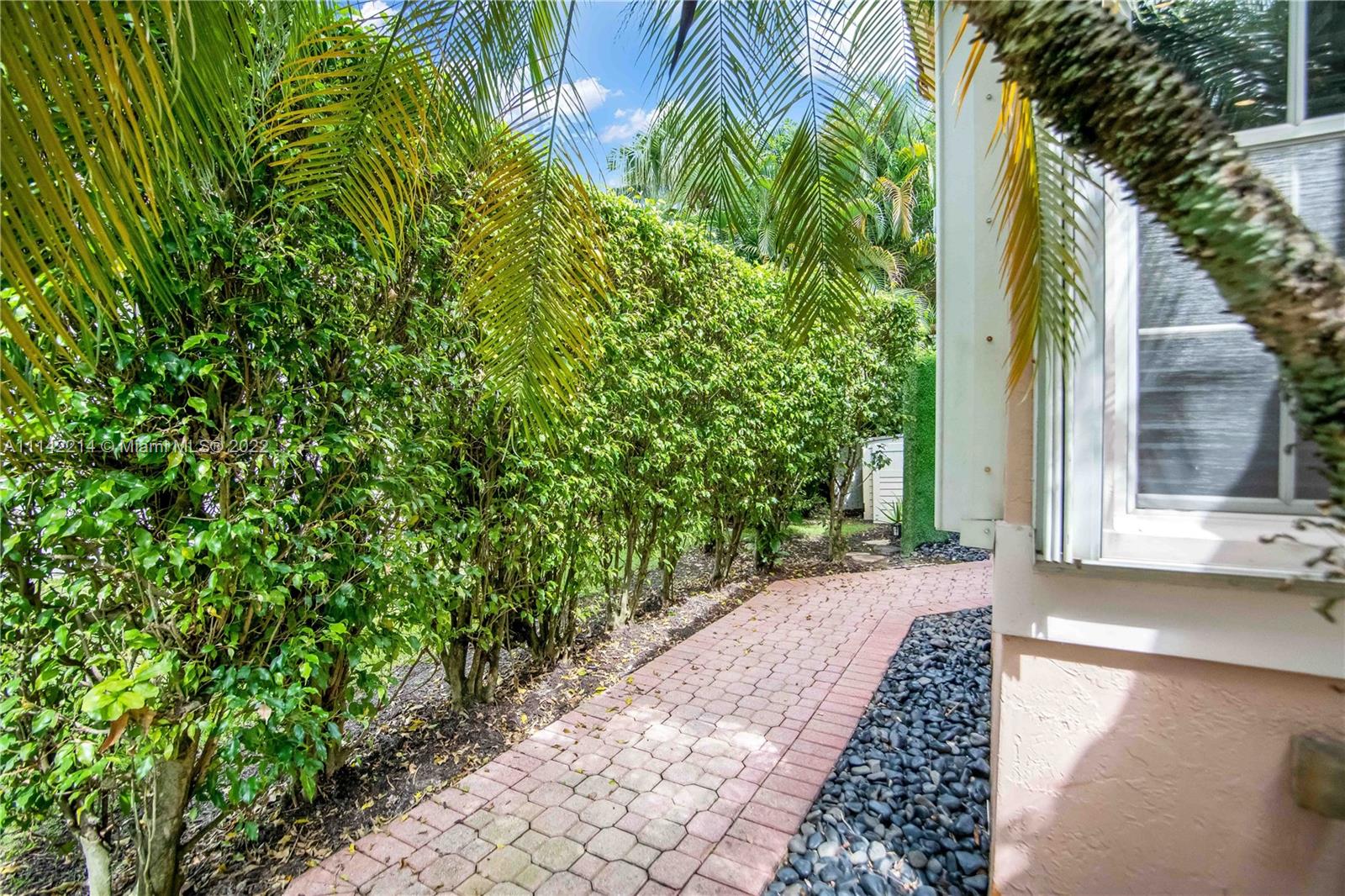 HOLLYWOOD LAKES COUNTRY C - Residential