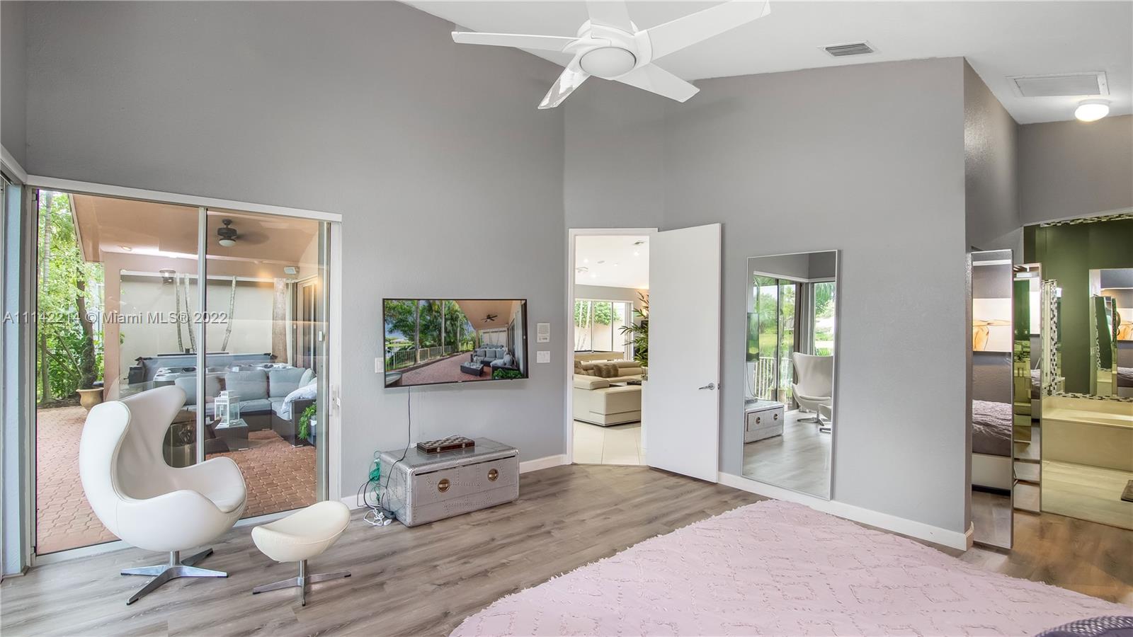 HOLLYWOOD LAKES COUNTRY C - Residential