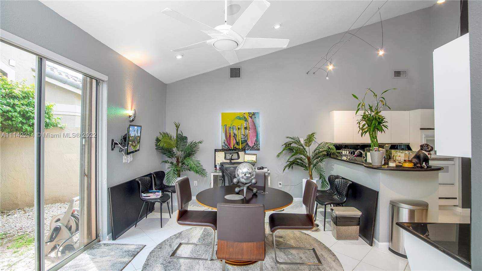 HOLLYWOOD LAKES COUNTRY C - Residential