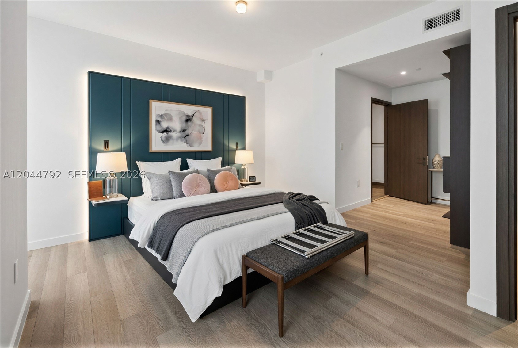 ELLEVEN HOTEL RESIDENCES - Residential