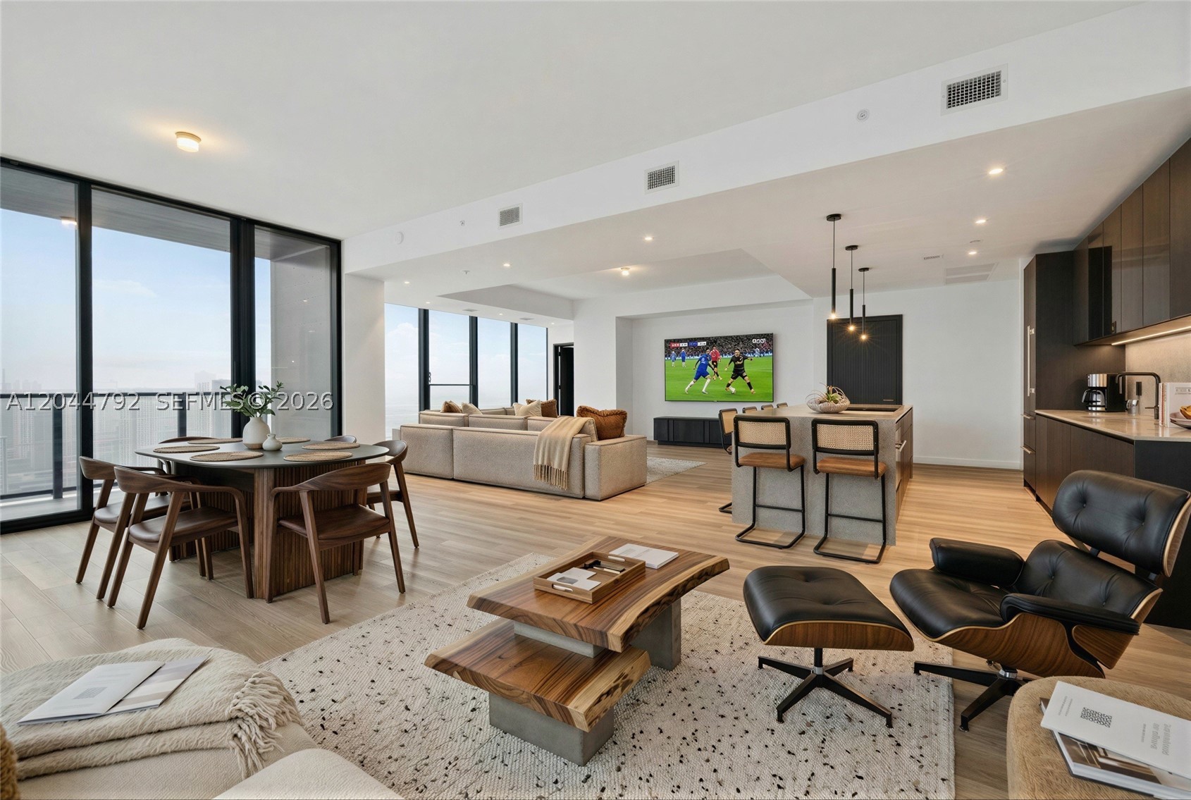 ELLEVEN HOTEL RESIDENCES - Residential