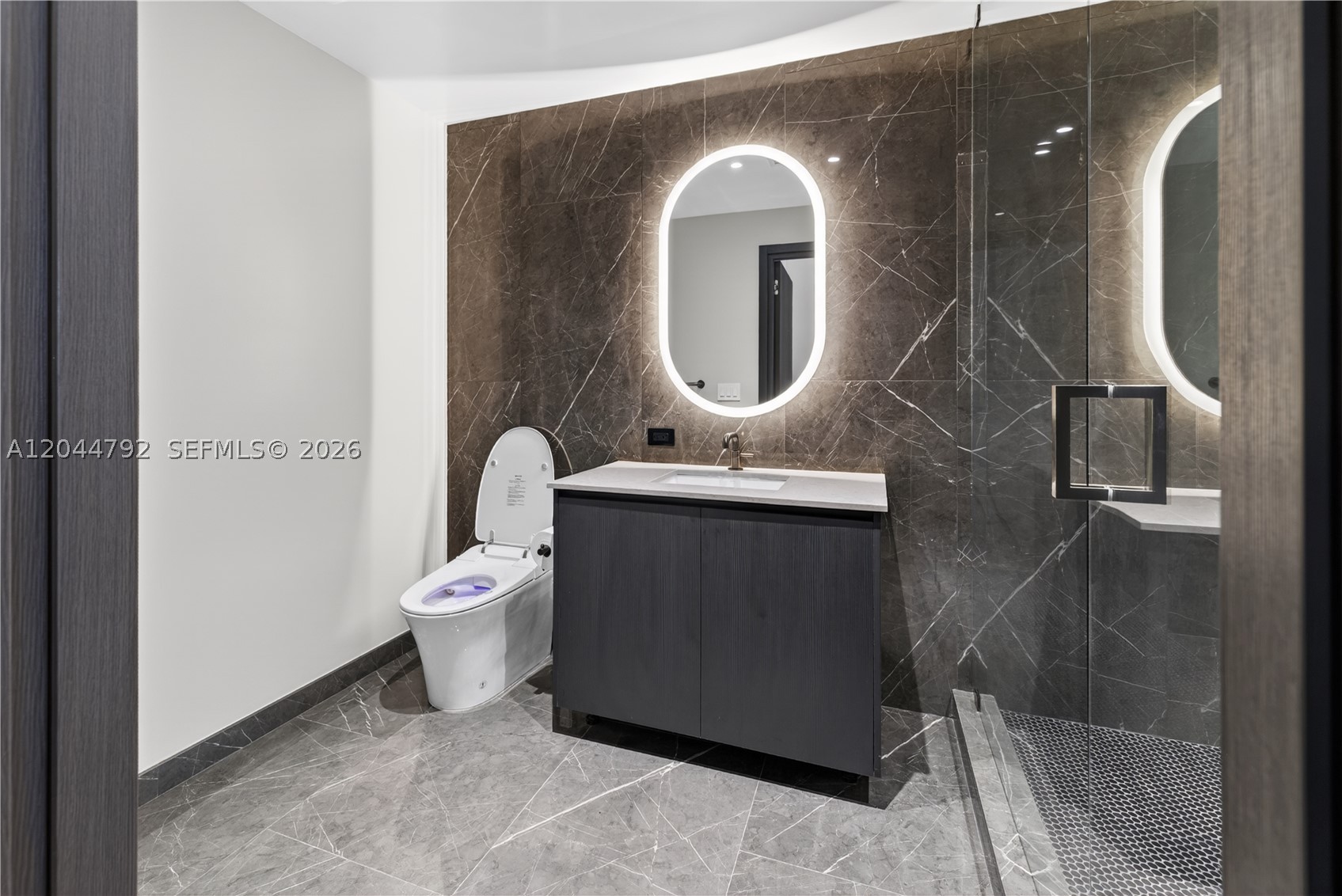 ELLEVEN HOTEL RESIDENCES - Residential