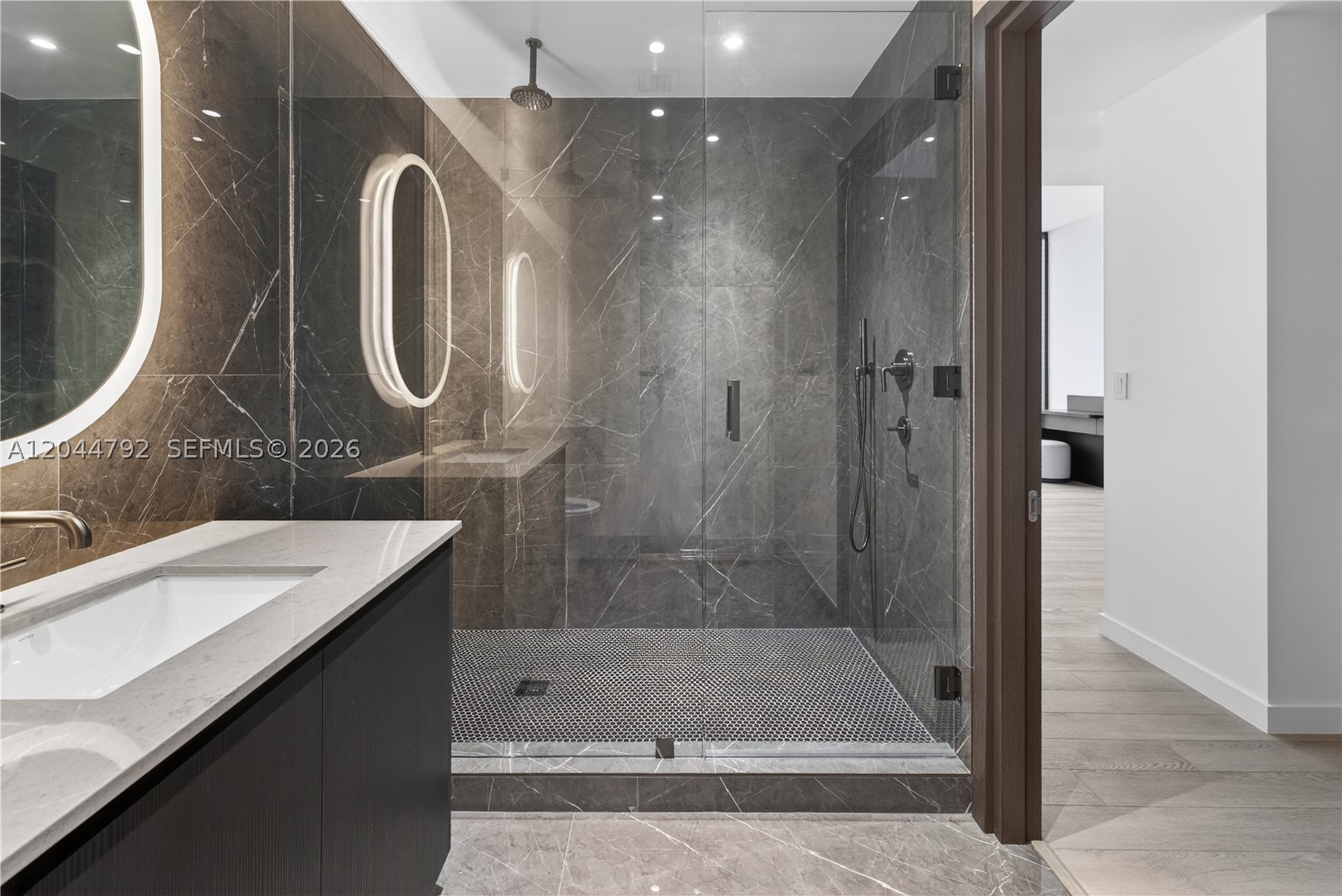 ELLEVEN HOTEL RESIDENCES - Residential
