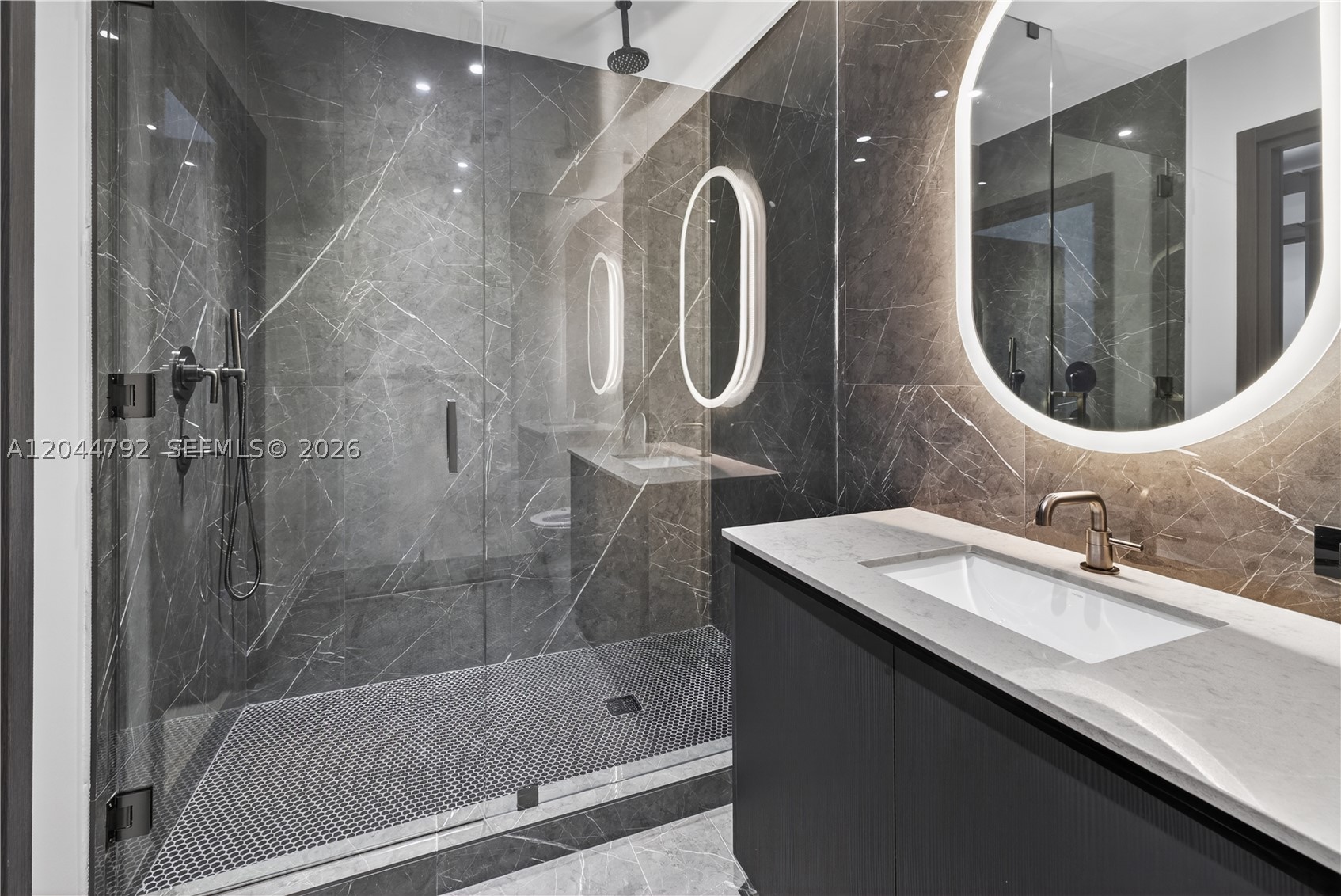 ELLEVEN HOTEL RESIDENCES - Residential