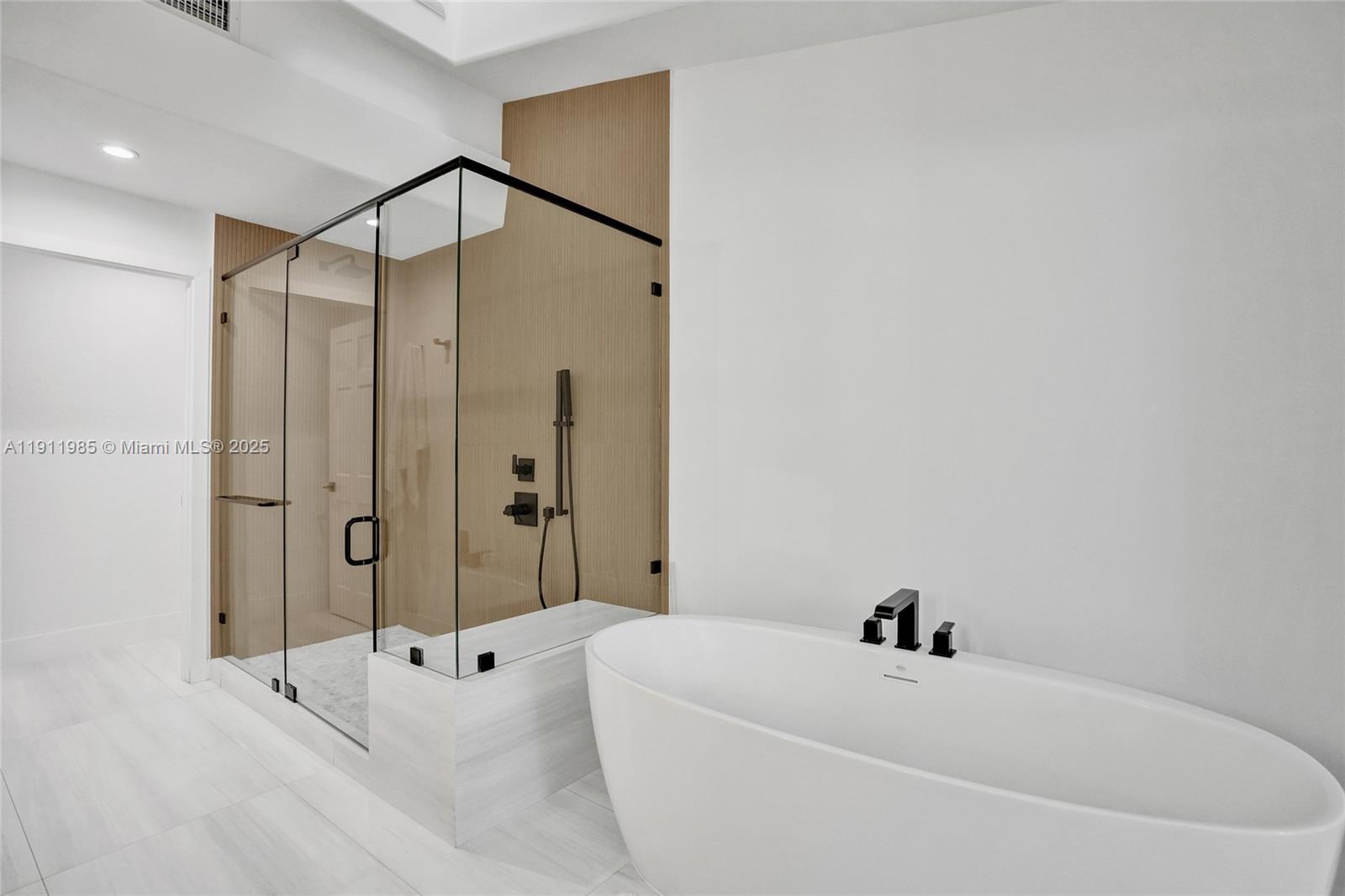 DAVIDE ISLE - Residential Lease