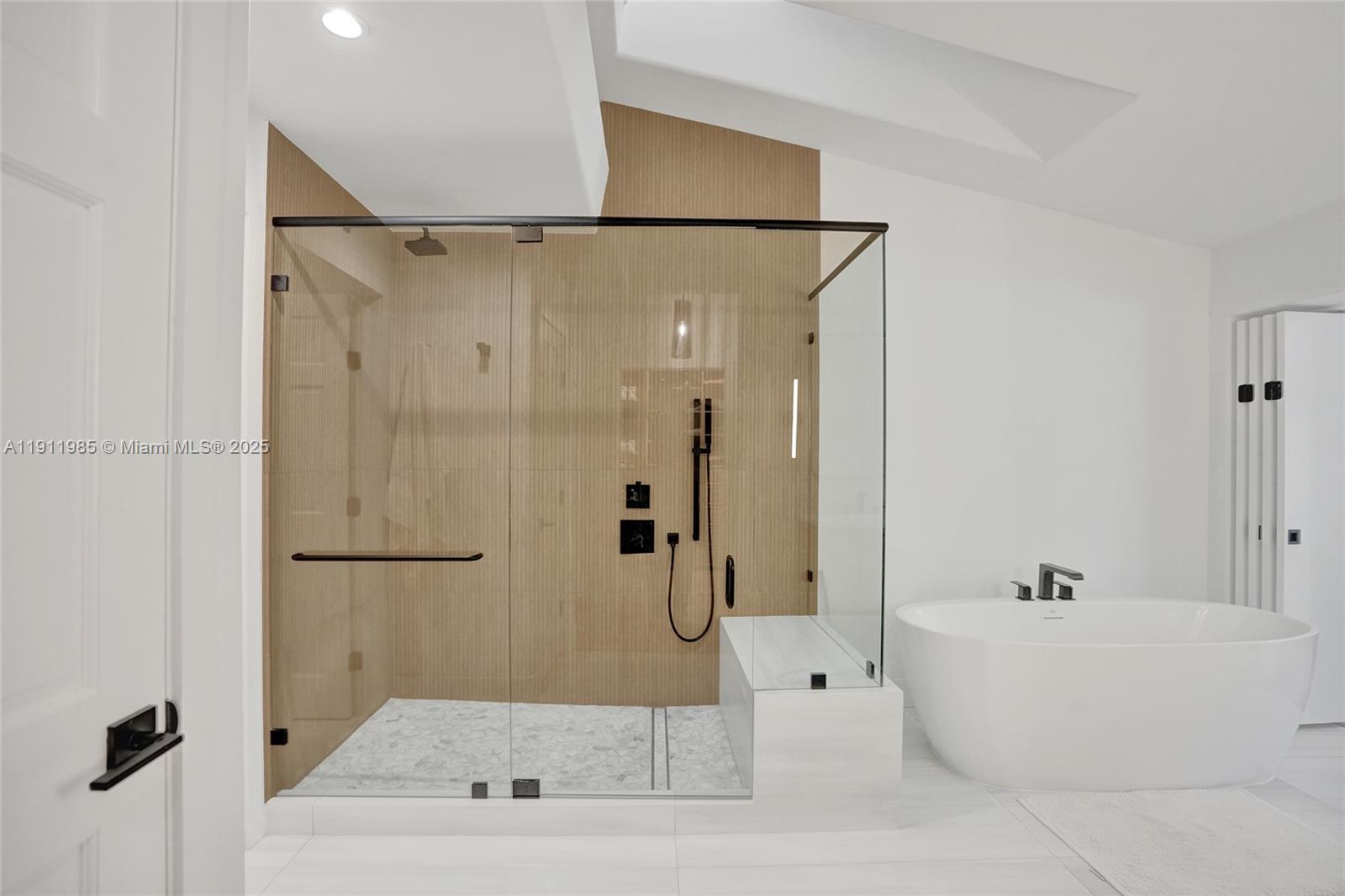 DAVIDE ISLE - Residential Lease
