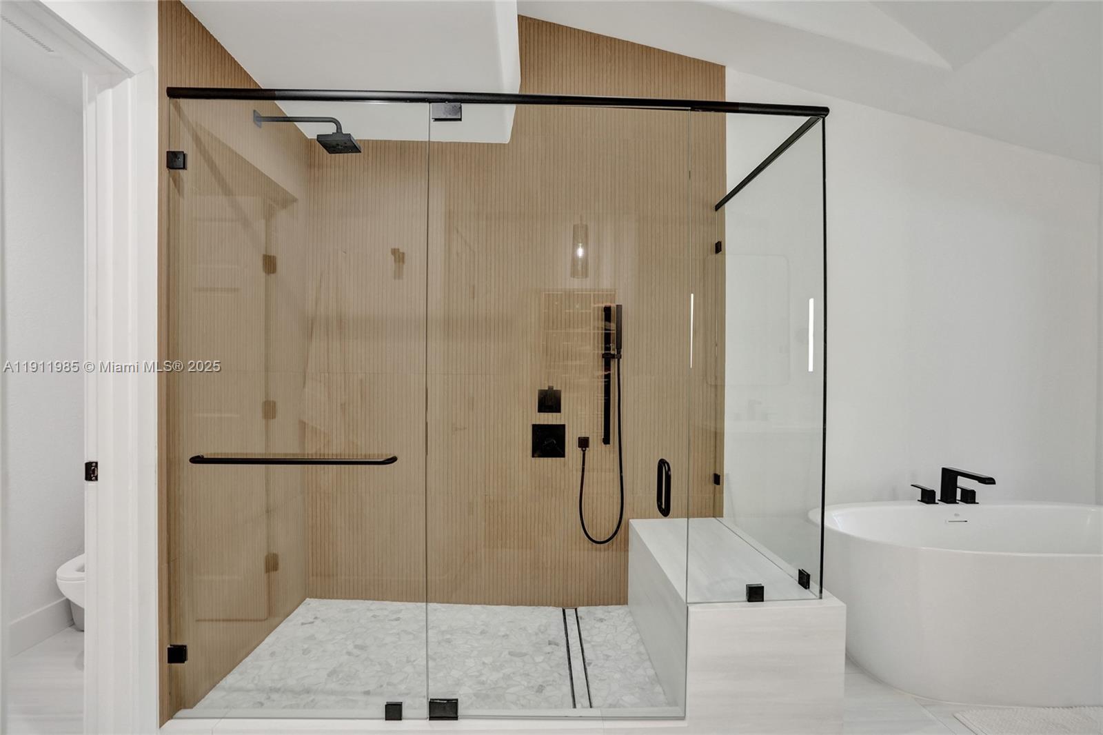 DAVIDE ISLE - Residential Lease