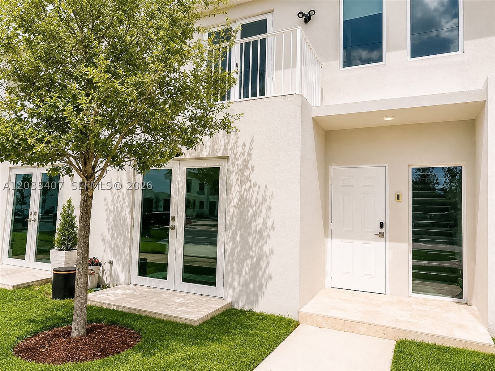 PARADISE ONE - Residential