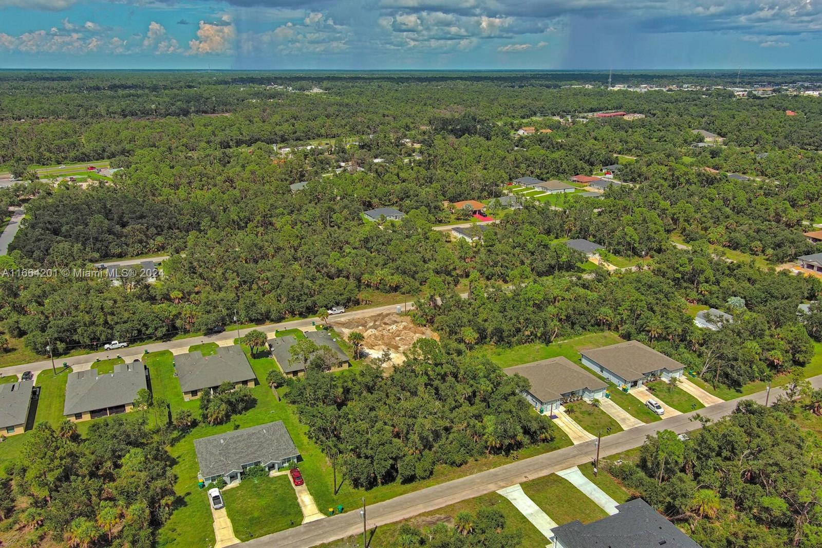 Port Charlotte - Land