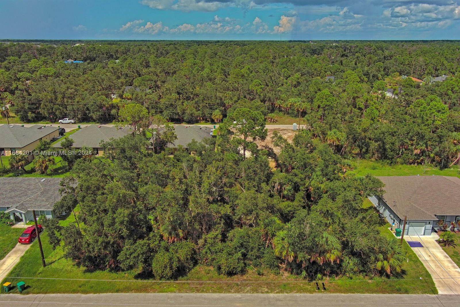 Port Charlotte - Land