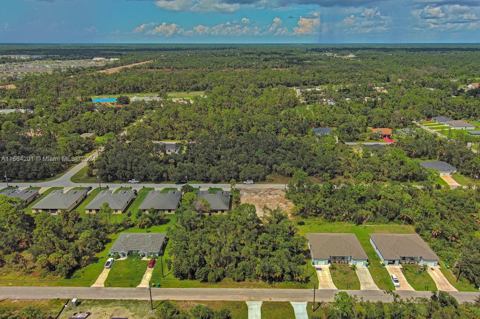 Port Charlotte - Land