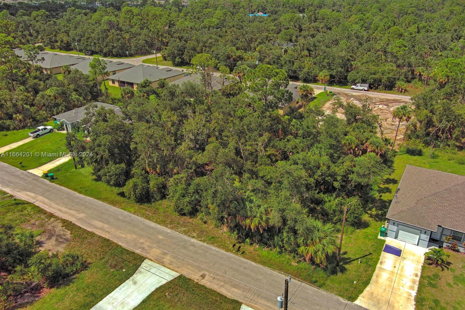Port Charlotte - Land