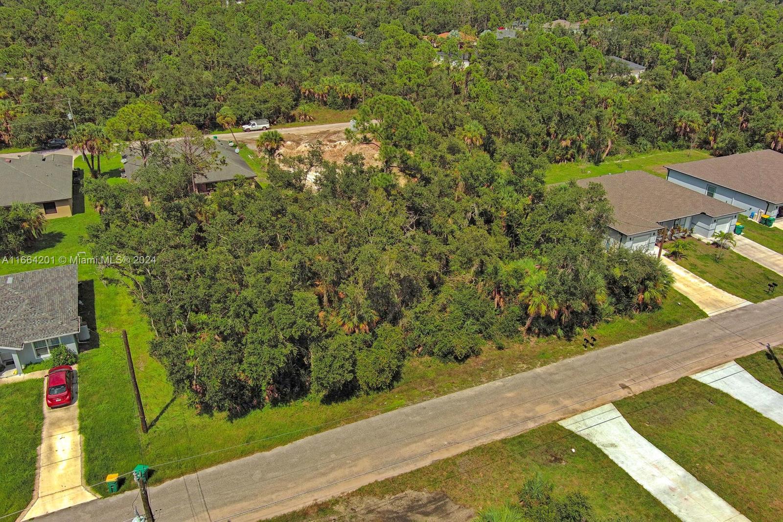 Port Charlotte - Land