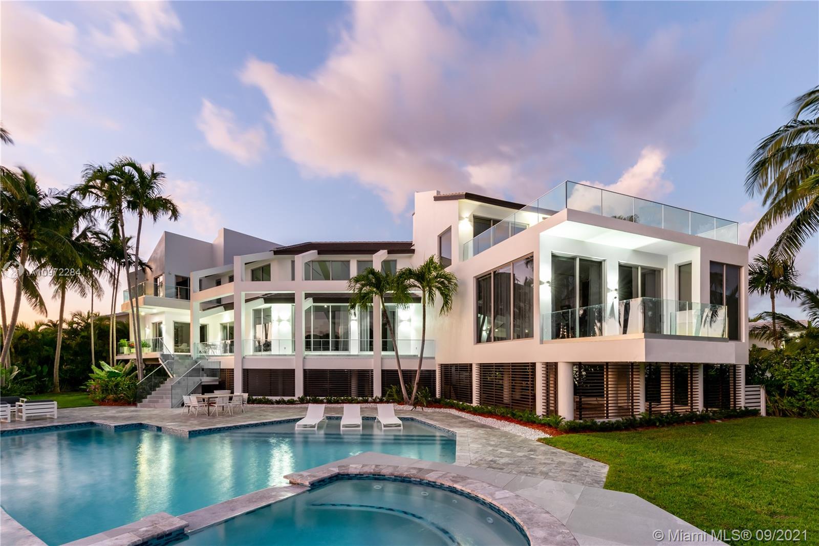 SUNRISE HARBOUR REV PL - Residential