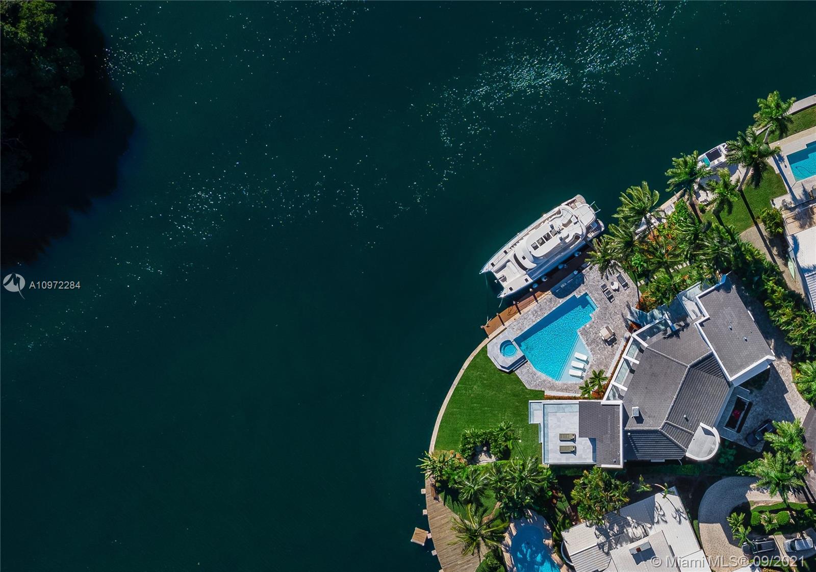 SUNRISE HARBOUR REV PL - Residential