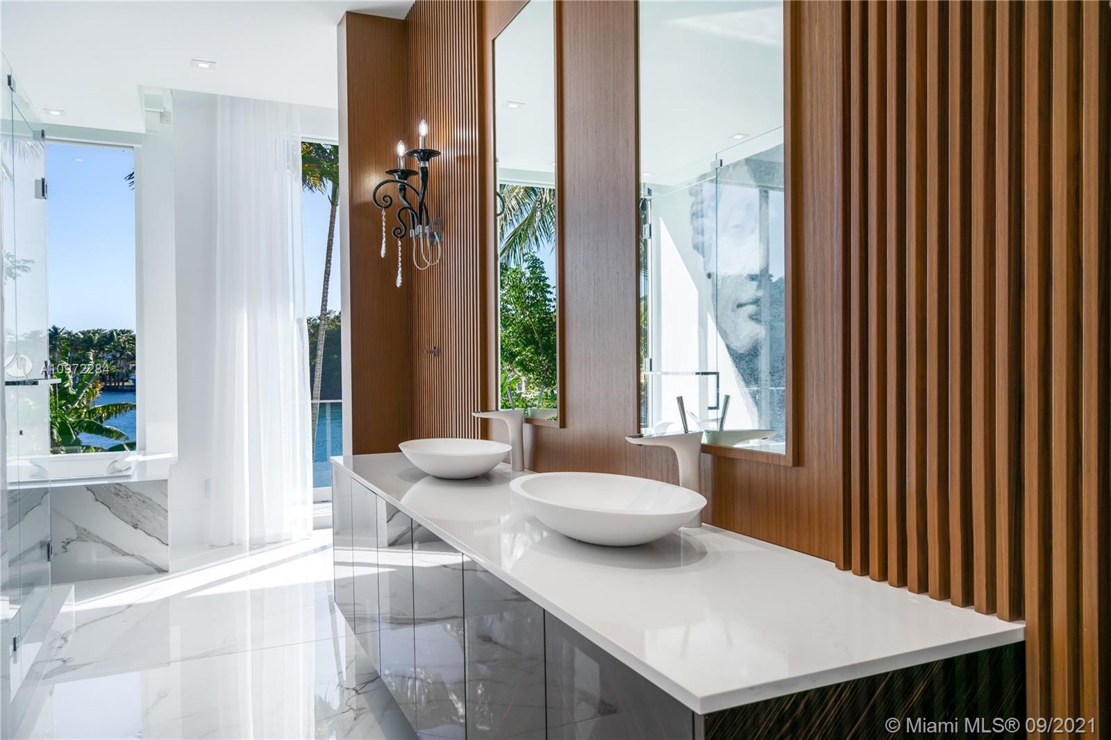 SUNRISE HARBOUR REV PL - Residential