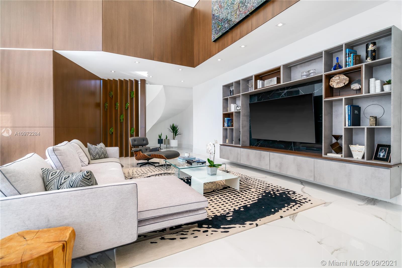 SUNRISE HARBOUR REV PL - Residential