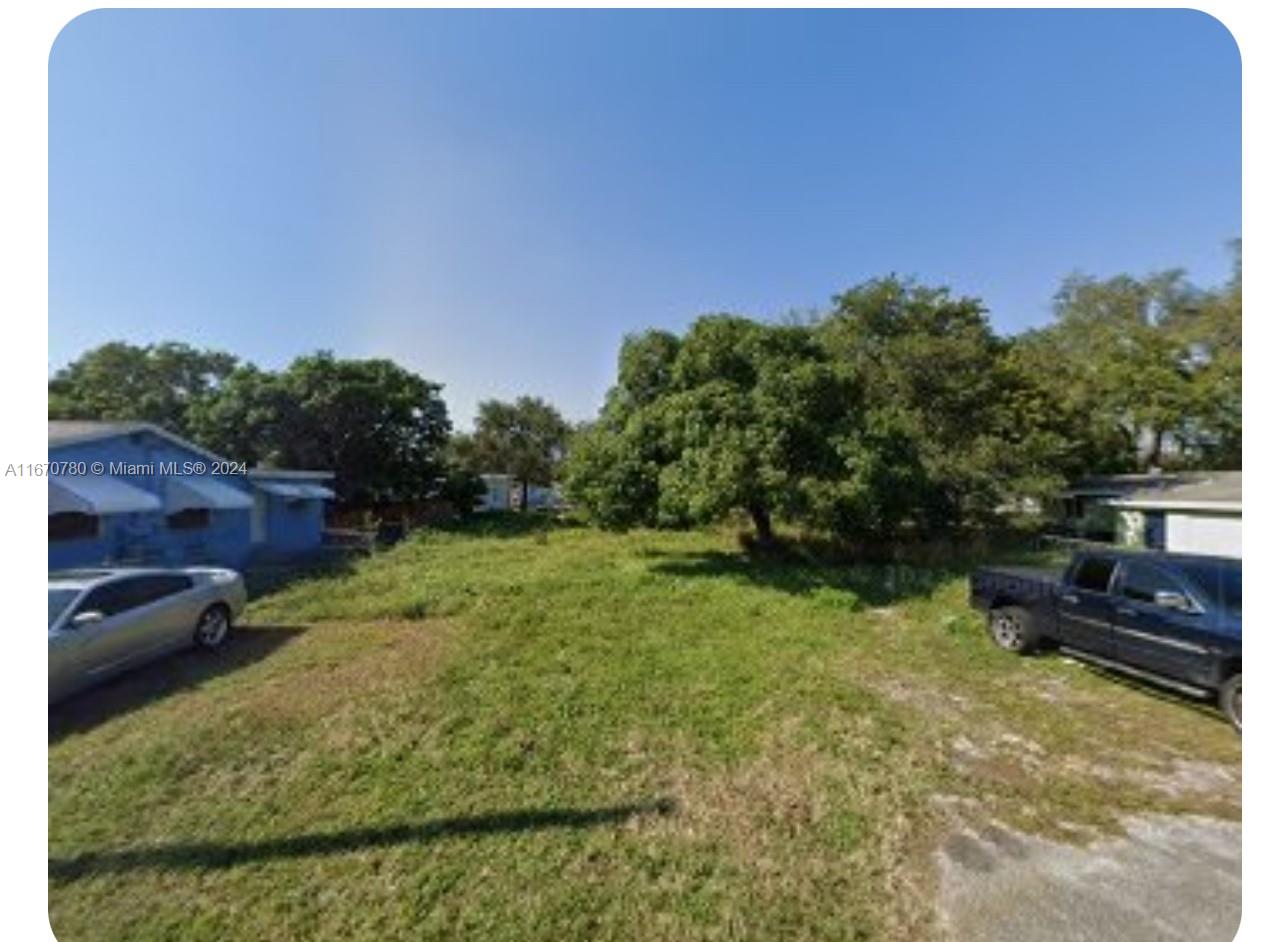 Excellent vacant lot. Duplex zoned. Great development opportunity. This lot is 6,975 sqft.