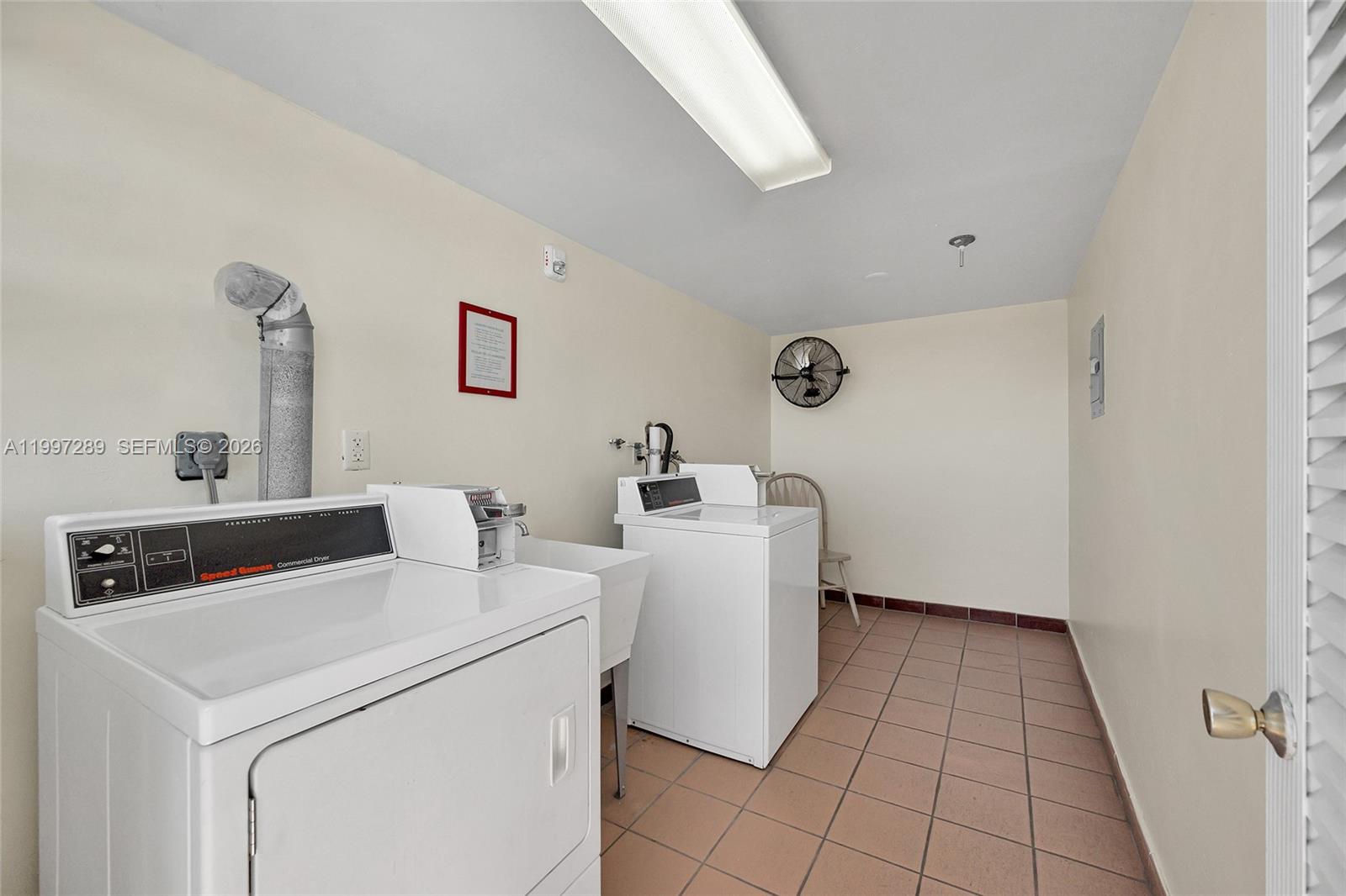 CARLYLE PLAZA CONDO - Residential