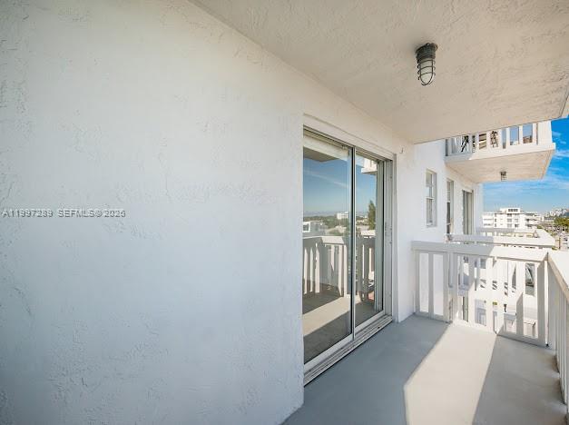 CARLYLE PLAZA CONDO - Residential