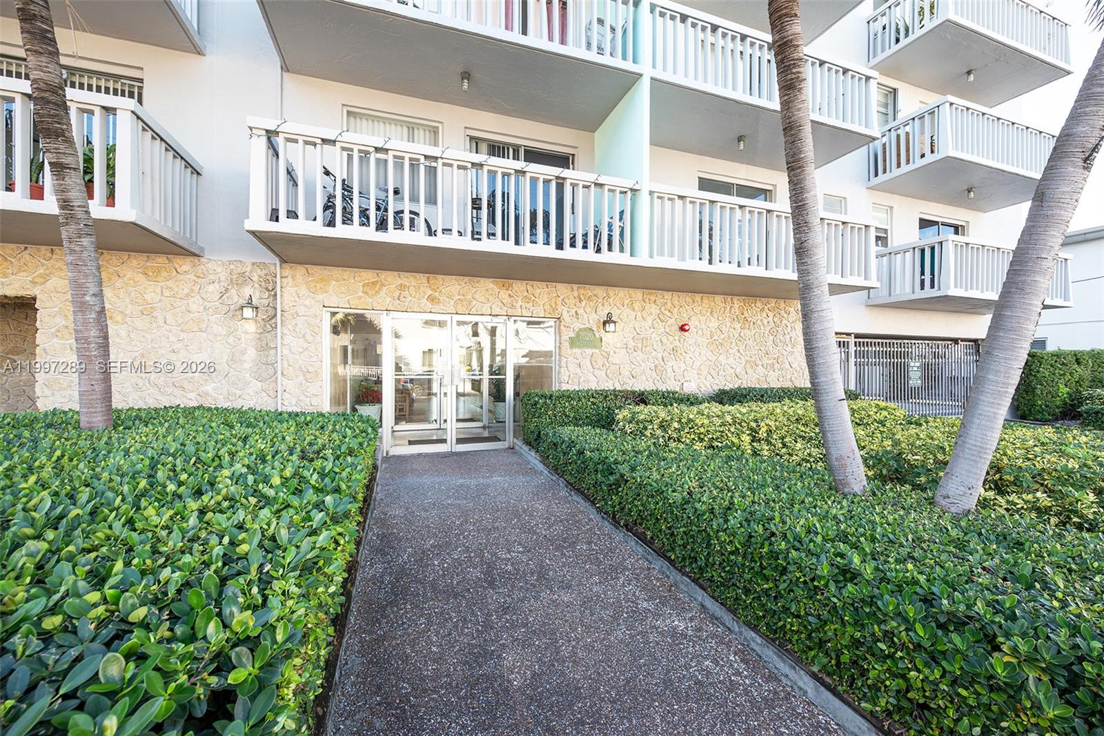 CARLYLE PLAZA CONDO - Residential