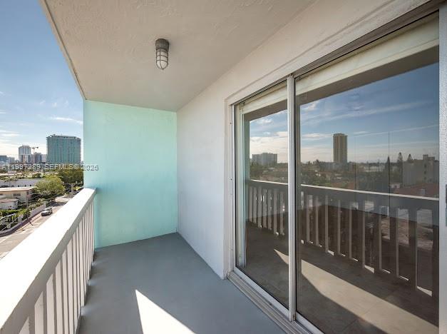 CARLYLE PLAZA CONDO - Residential